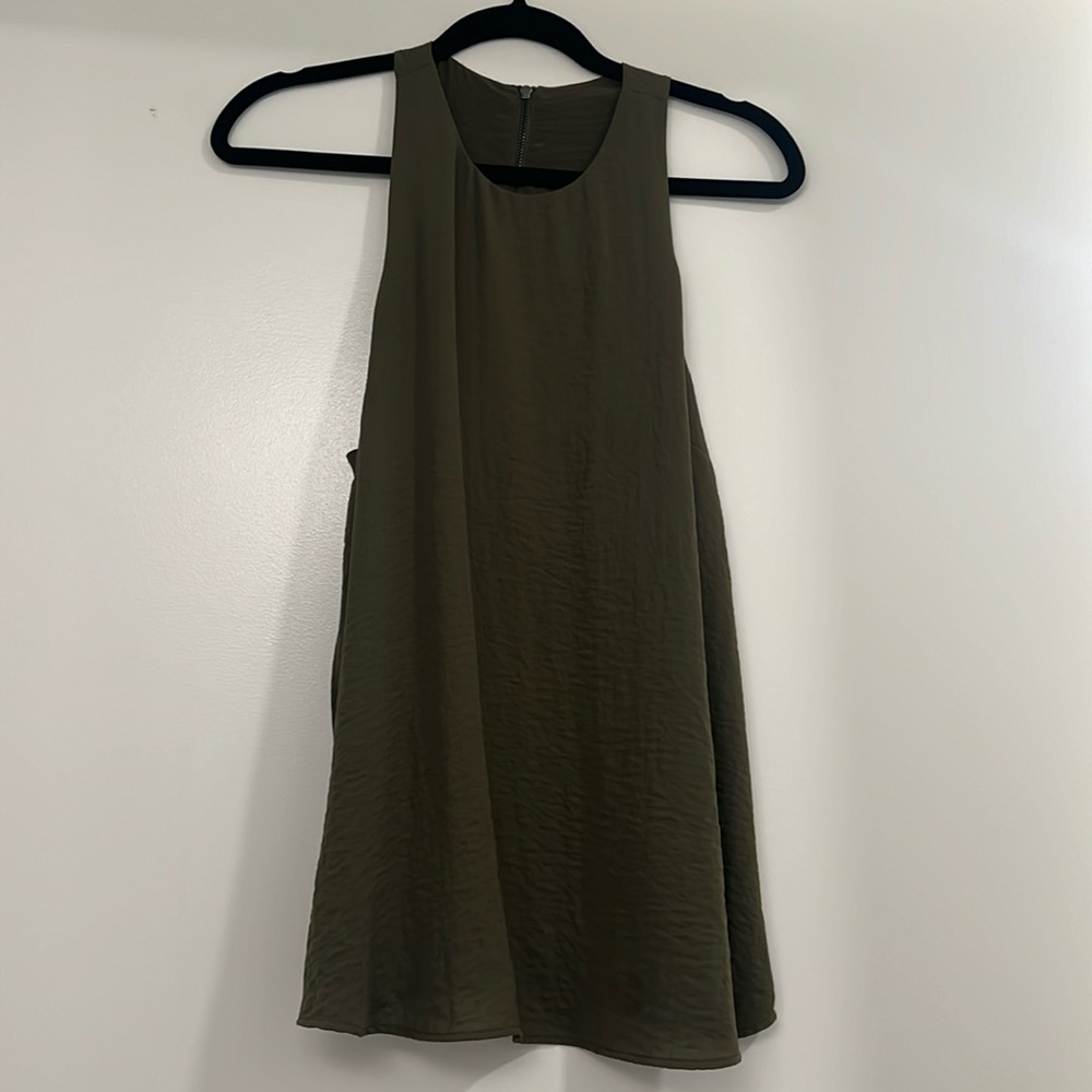 Army green Banana Republic flowy tank top - Size Small  LIKE NEW